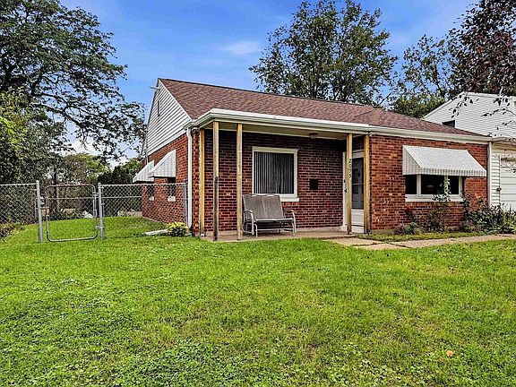 3rd image of 2095 Ogilby Rd