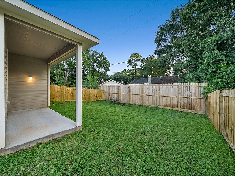 202 Oakcrest #A — Photo 12