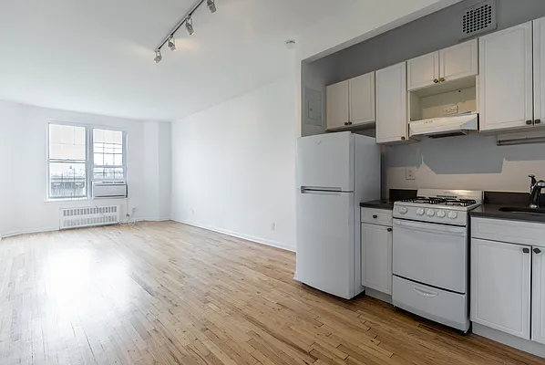 Rented by Bond New York | media 8