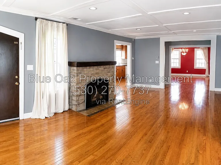 687 E 8th St — Photo 4