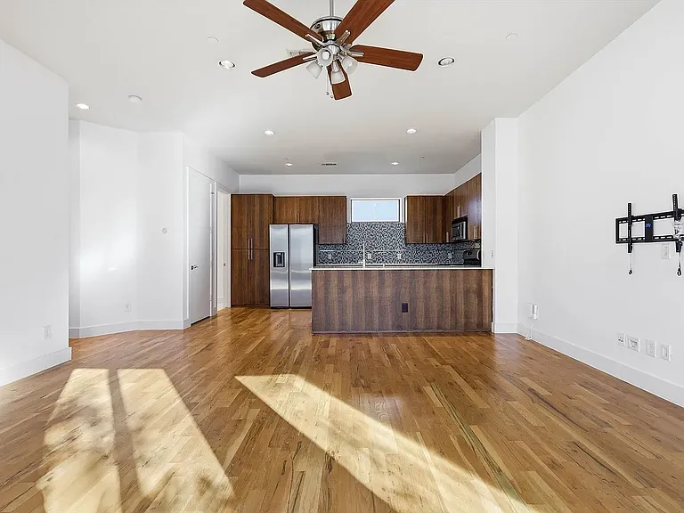 3930 Bowser Ave #10 — Photo 22