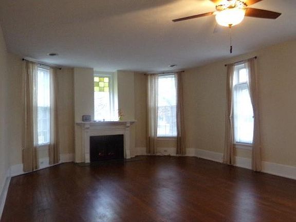 3rd image of 125 Grove Dr APT 2A