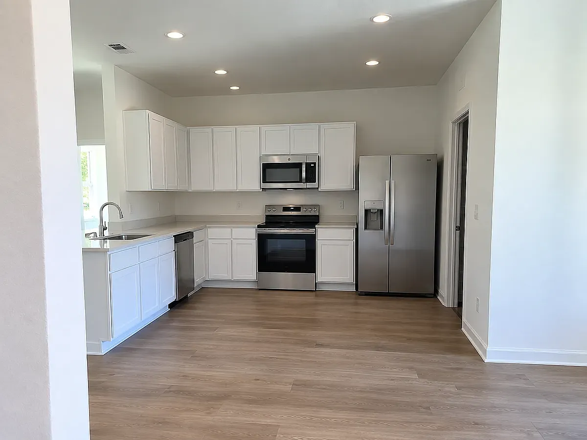 3 bed, 1633 sqft, $1,995 — Photo 2
