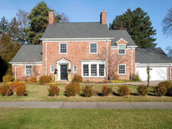 60 Sunningdale Dr, Grosse Pointe Shores, MI 48236