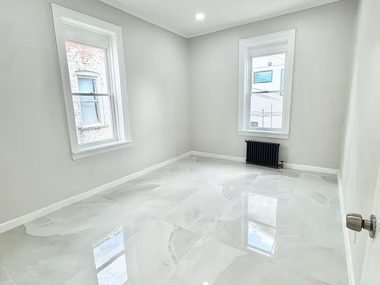 382 Avenue W #2R — Photo 4