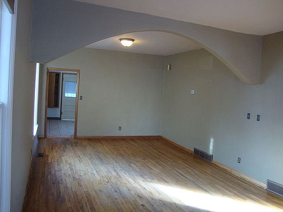 5th image of 614 S 8th St