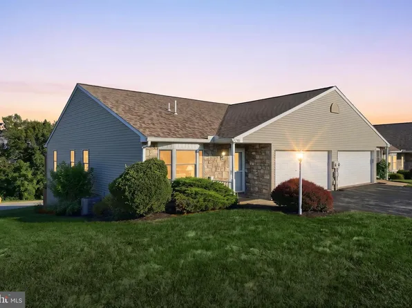 2451 Pin Oak Dr #58, York, PA 17406