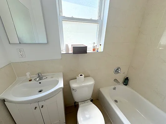 Rented by Capri Jet Realty Corp | media 6