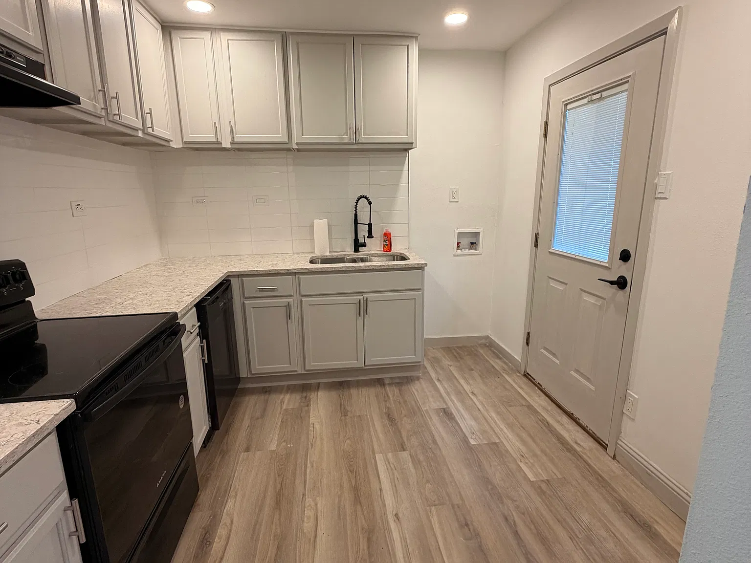 2 bed, 1.5 bath, 1289 sqft, $1,350 — Photo 1