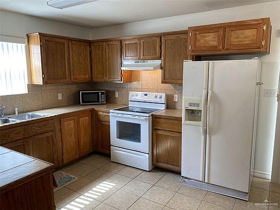4th image of 2713 Baylor Ave