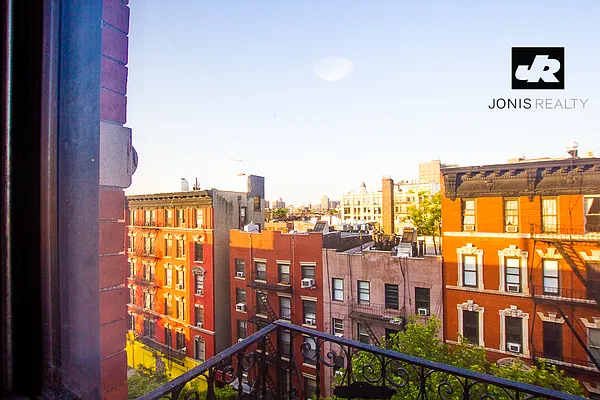 Rented by Jonis Realty | media 9