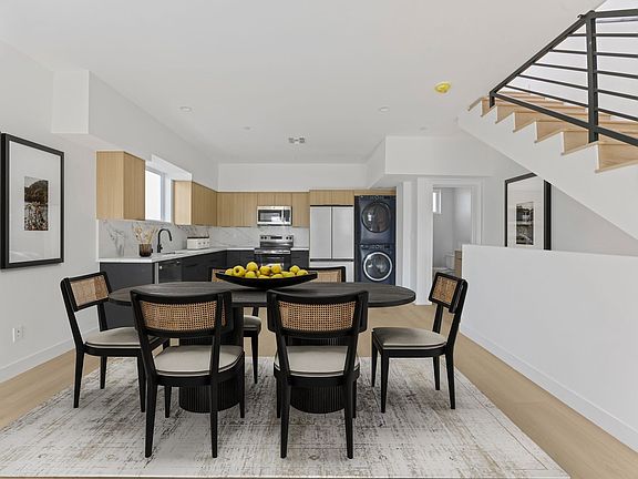 3rd image of 4511 Rosewood Ave #1/2