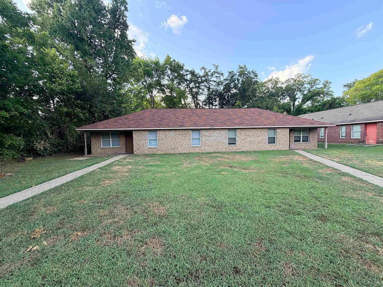 3 bed, 2.0 bath, 1174 sqft, $1,400 — Photo 1