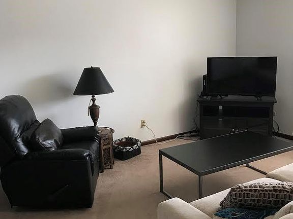 3rd image of 400 Tracy Ln APT 6