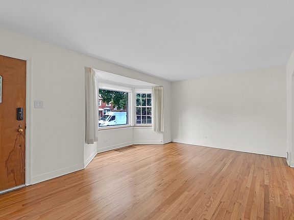 3rd image of 9932 S Maplewood Ave