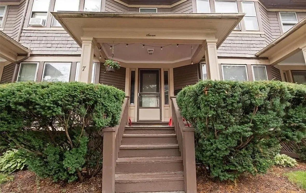 7 Vassar St — Photo 1