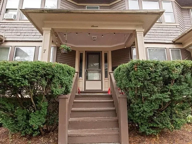 7 Vassar St — Photo 1