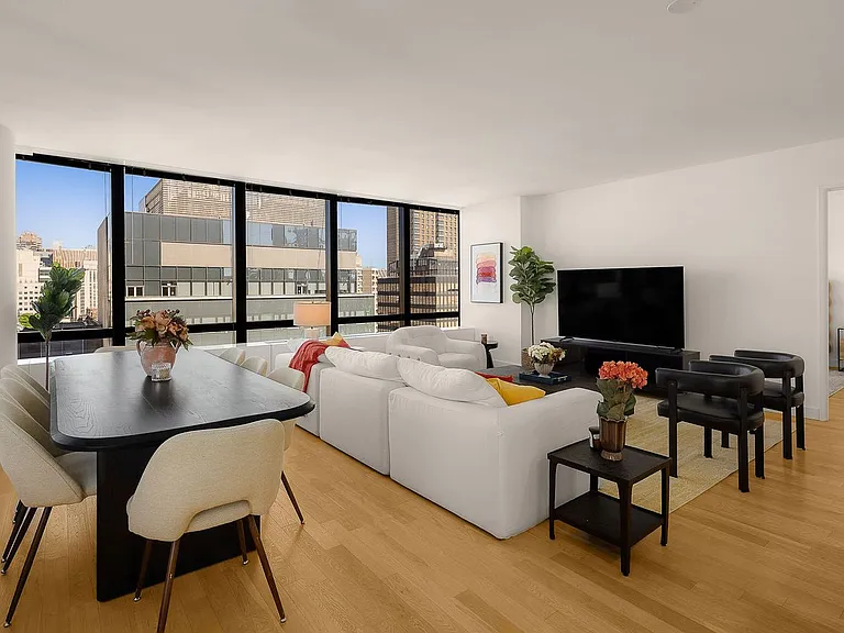 1113 York Ave #22E — Photo 2