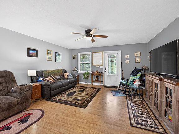 3rd image of 1943 Birch Cir