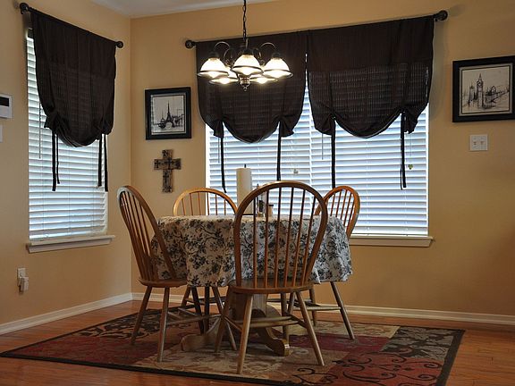 5th image of 403 Redbud Cir