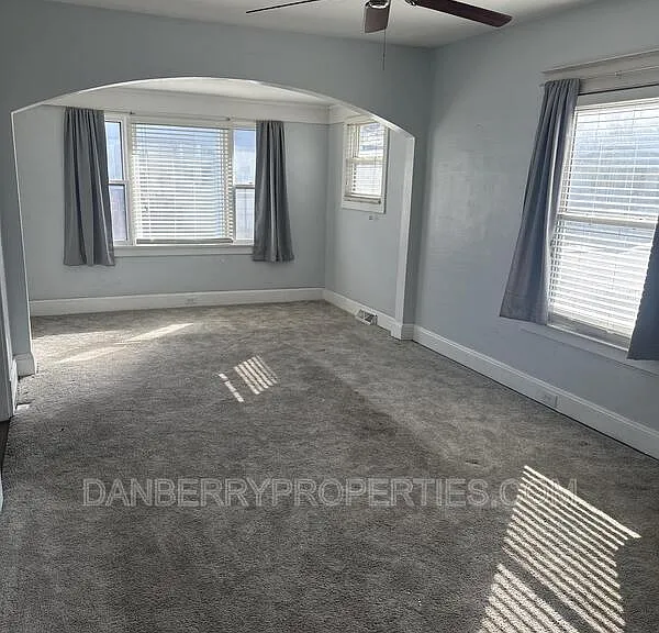 2025 E London Sq — Photo 4