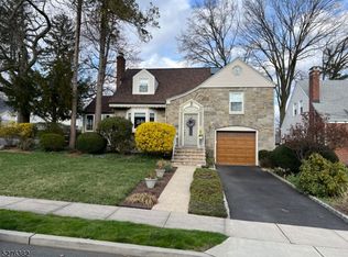 385 Huguenot Ave, Union, NJ 07083