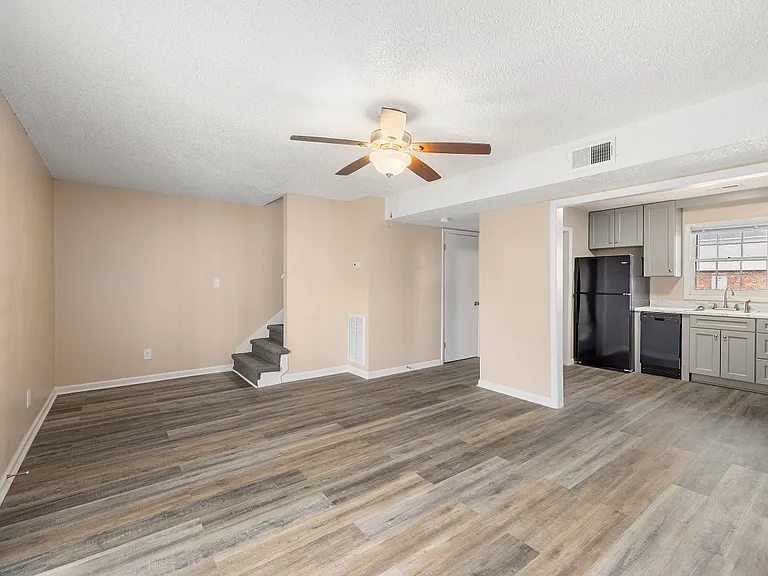 Cooper's Landing Apartments — Photo 8