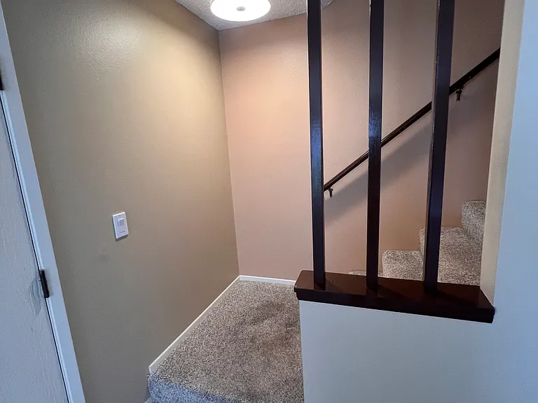 715 Colina Ln #B — Photo 17