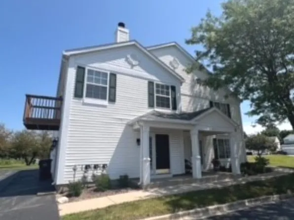 679 Fieldcrest Dr Unit C, South Elgin, IL 60177