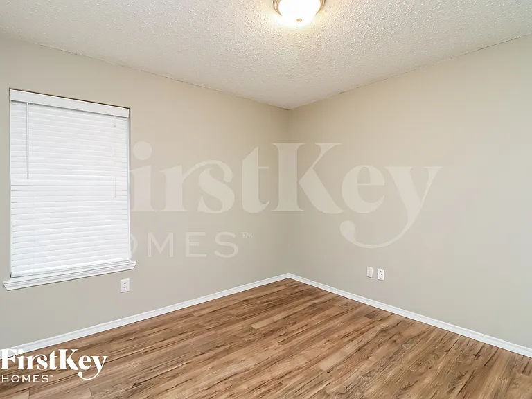 729 Ridge Top Dr — Photo 12