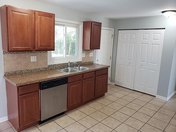 5th image of 1636 Evergreen Ave