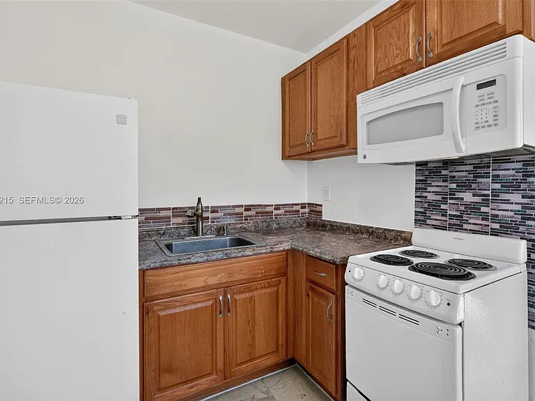 3205 NW 3rd St #3205 — Photo 6