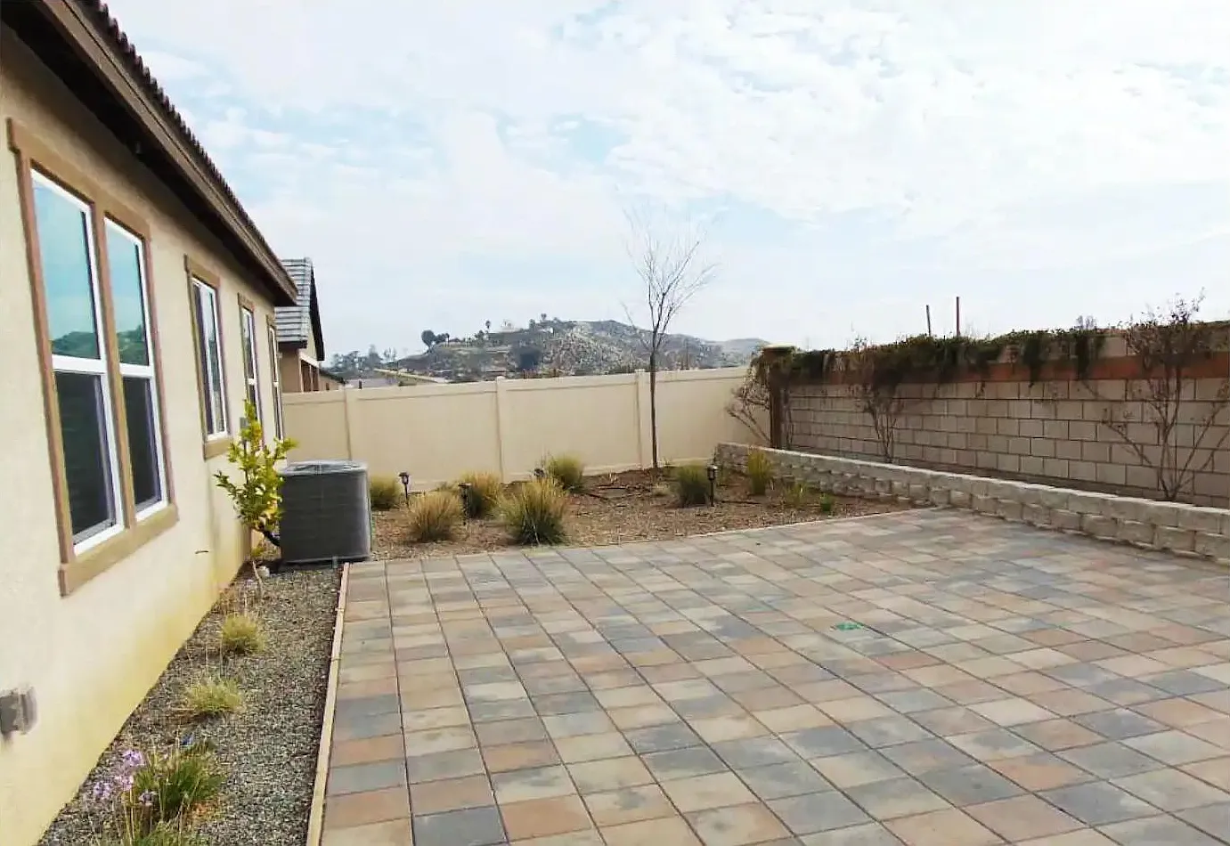 4 bed, 6098 sqft, $3,800 — Photo 2
