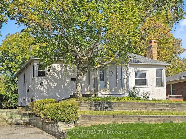 1051 Janette St, Newmarket, ON L3Y 3C4