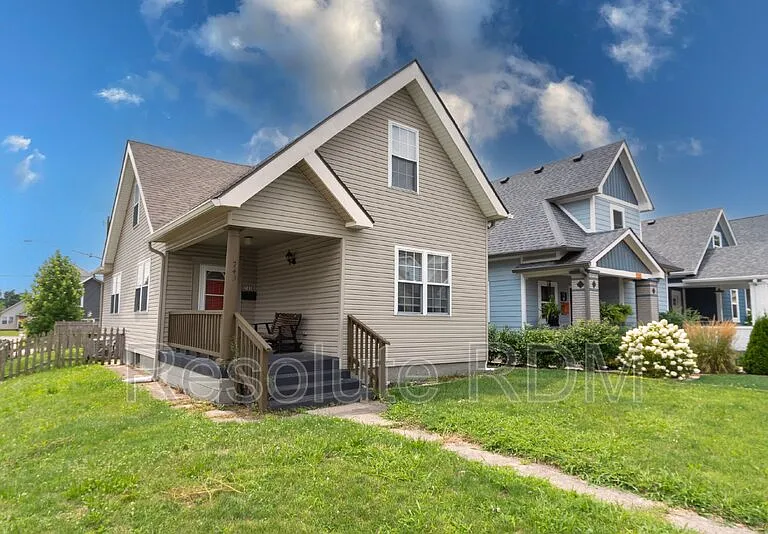 743 Cottage Ave — Photo 2