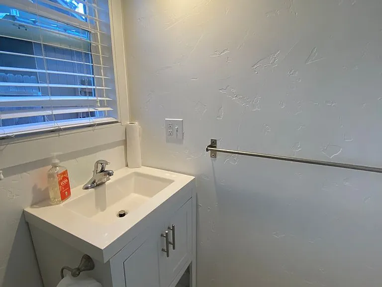 716 NE Quimby Ave — Photo 7