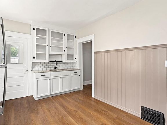 3rd image of 4621 Gifford Ave