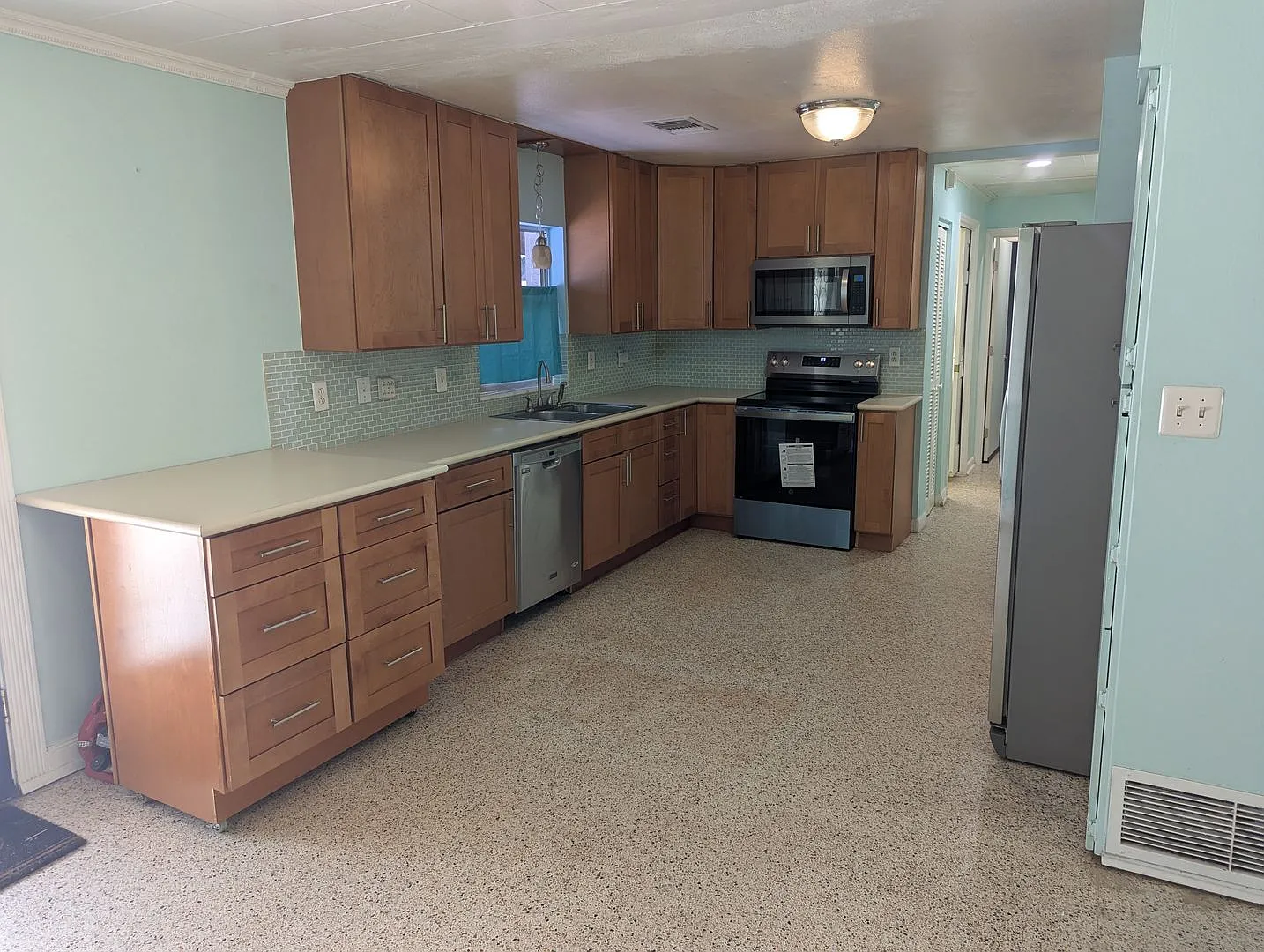 For Rent: 4 Bedroom, 3 Bathroom, Office/Den, Sunroom/Florida room, Large Shed, Huge backyard — Photo 4
