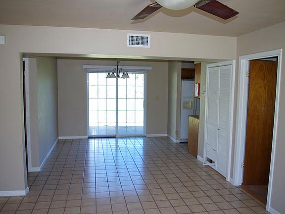 3rd image of 98 Oak Creek Dr