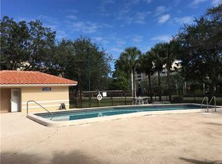 555 Racquet Club Rd APT 25, Weston, FL 33326
