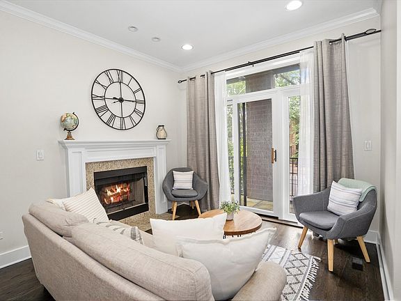 2nd image of 1511 W Walton St #1