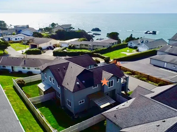 1251A Moore St, Brookings, OR 97415