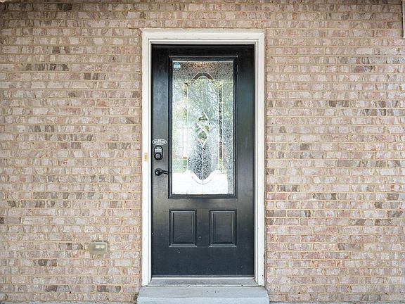 3rd image of 325 Long Branch Ln