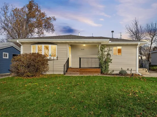 908 Regent St NE, Cedar Rapids, IA 52402