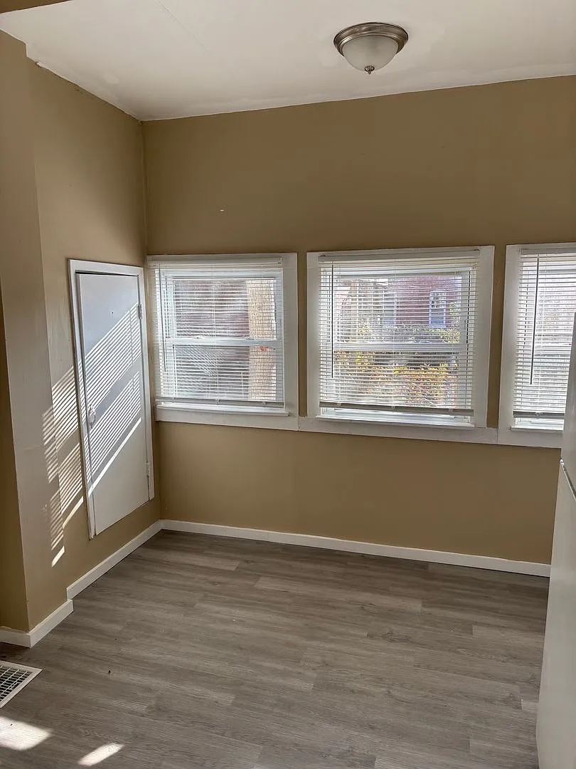 2 Bedroom, 1 Bath House — Photo 4