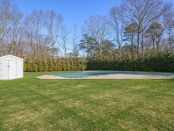 2nd image of 10 Chestnut Ln