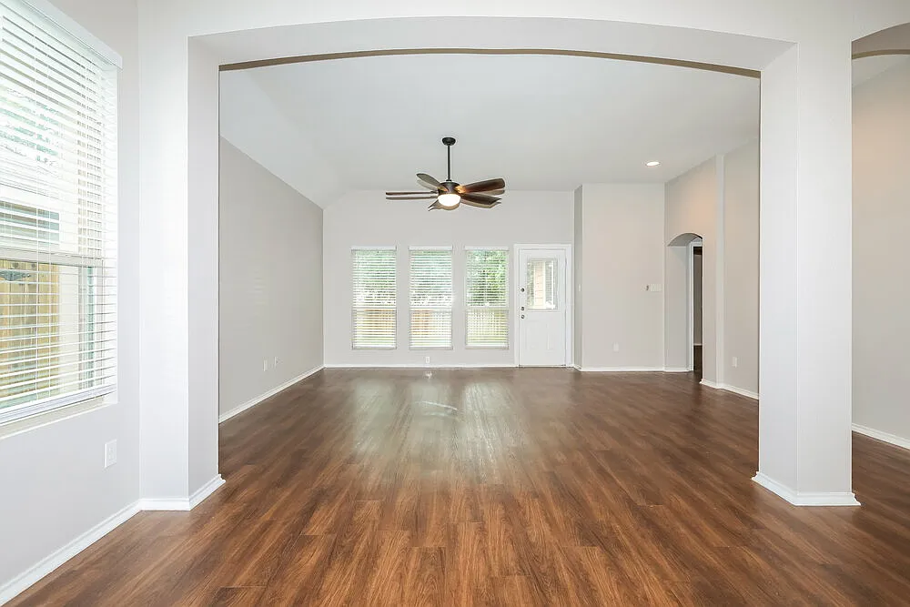 3 bed, 2.0 bath, 1856 sqft, $1,905 — Photo 4