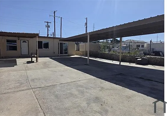 5725 E Yandell Dr — Photo 3