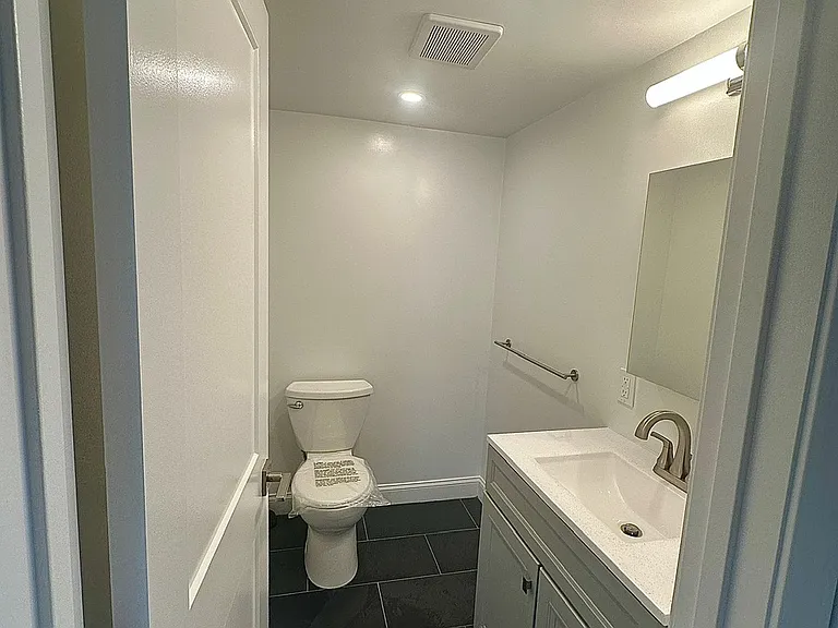310 Hammond Pond Pkwy #504 — Photo 9