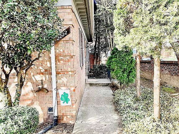 Front  walkway 